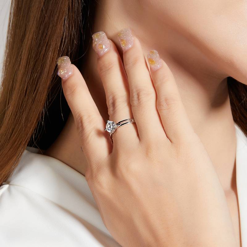 直臂简约扭花S925银镀白金MoissaniteWomen's Ring1ctD级