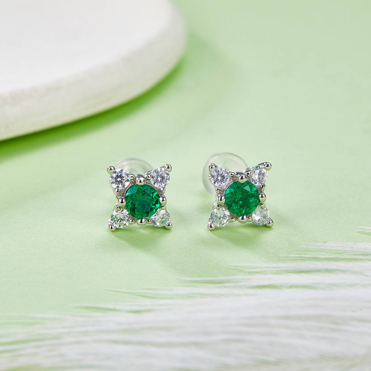 E0135款925银镀18K白金圆形培育祖母绿Stud Earring