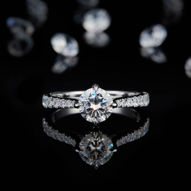直臂微镶四爪女戒S925银镀白金定制选款主石莫桑钻1.0ct/副石高碳钻