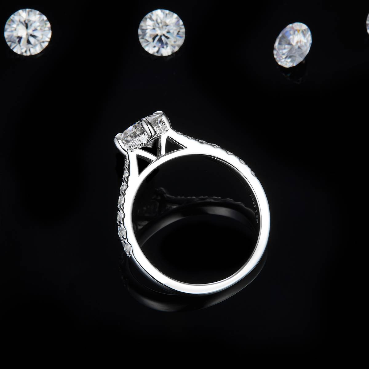 直臂微镶四爪女戒S925银镀白金定制选款主石莫桑钻1.0ct/副石高碳钻