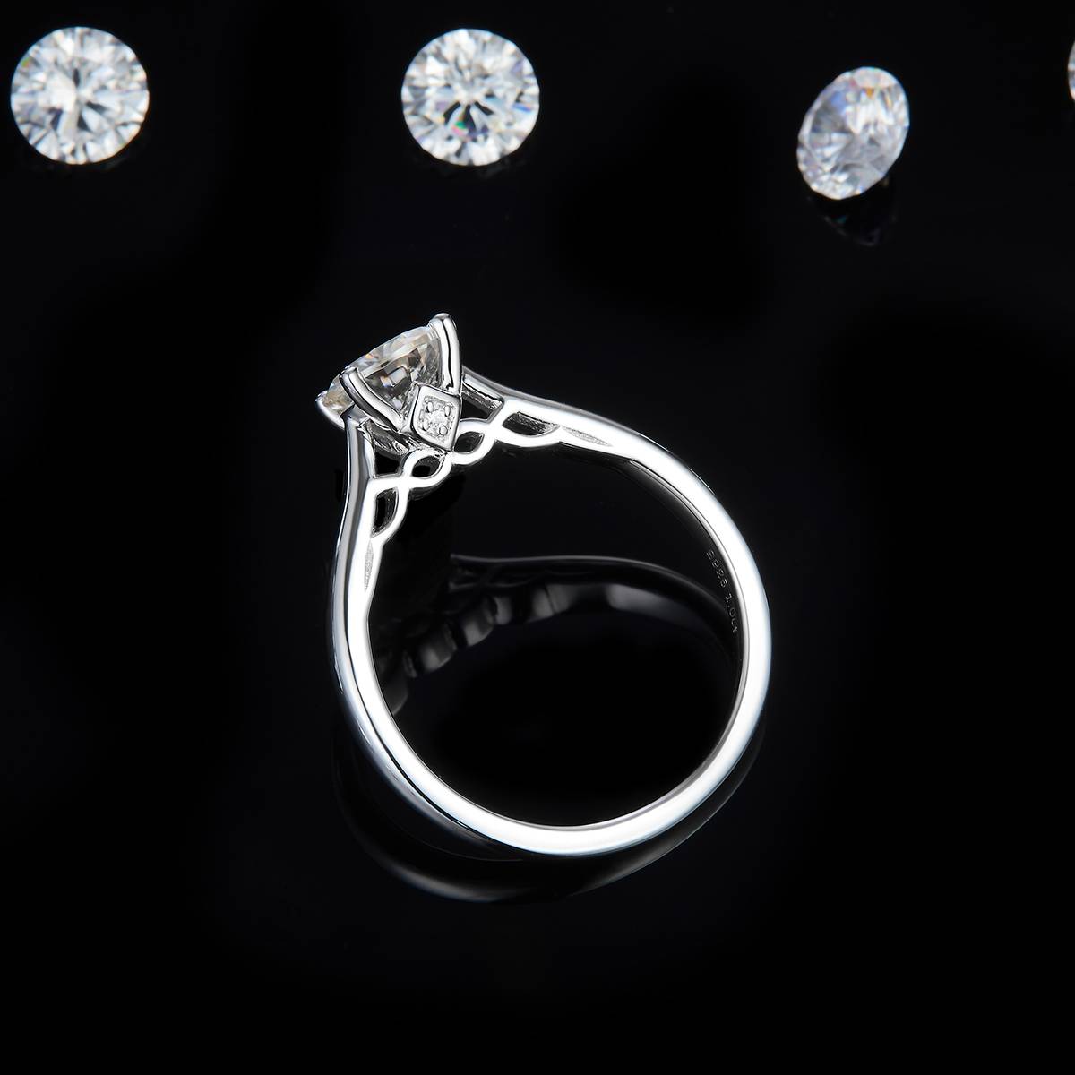 光臂四爪女戒S925银镀白金定制选款主石莫桑钻1.0ct