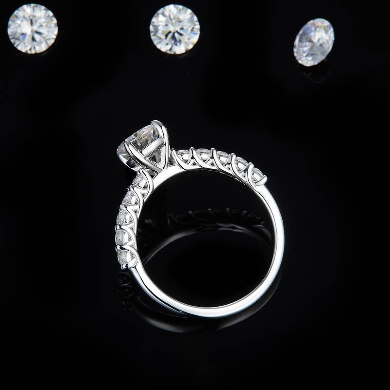 Affordable Luxury四爪Women's RingS925银镀白金定制选款主石Moissanite1.0ct/副石高碳钻