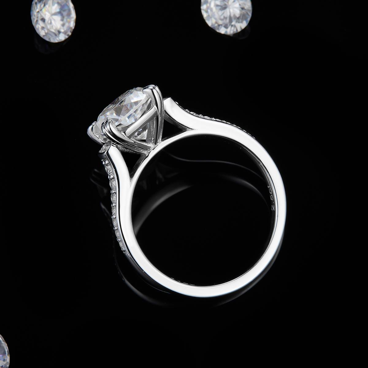 微镶枕形女戒S925银镀白金定制选款主石莫桑钻2.5ct/副石高碳钻