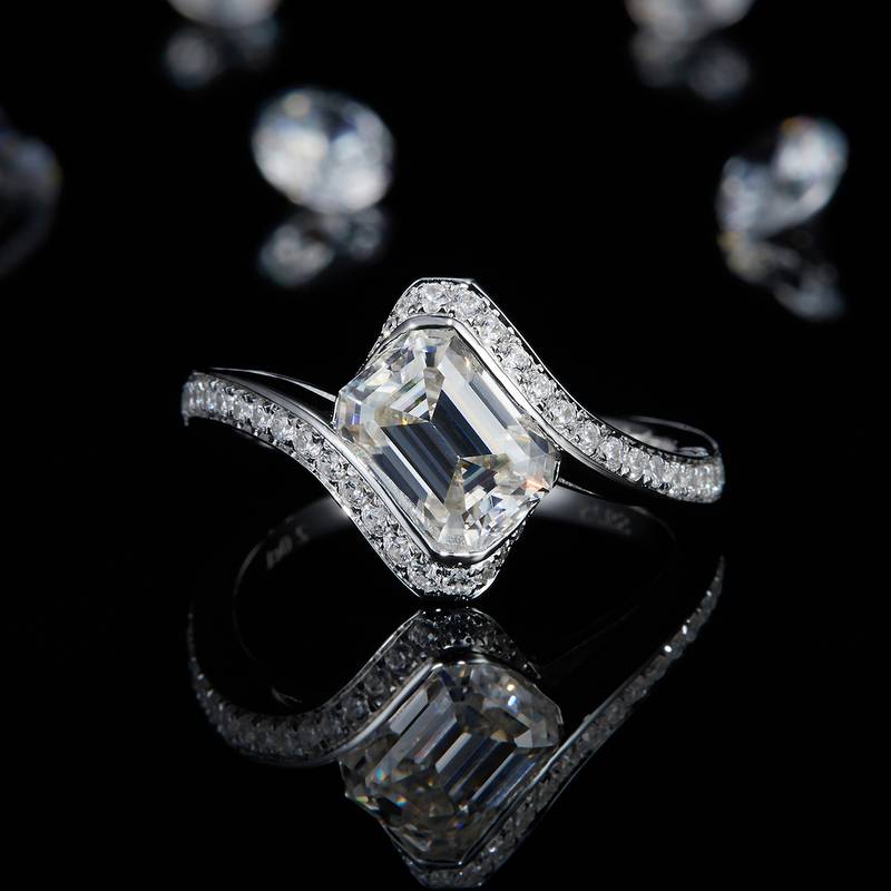 扭臂微镶祖母绿切割Women's RingS925银镀白金定制选款主石Moissanite2.0ct/副石高碳钻