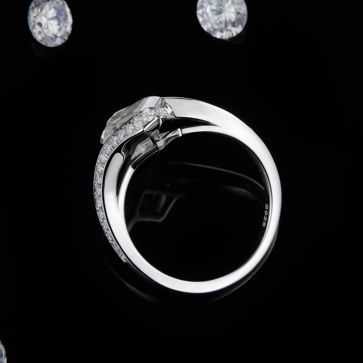 Twisted arm micro inlaid Emerald cut women's ring S925 silver plated platinum custom selection main stone Moissanite 2.0ct/Side Stone Cubic Zirconia