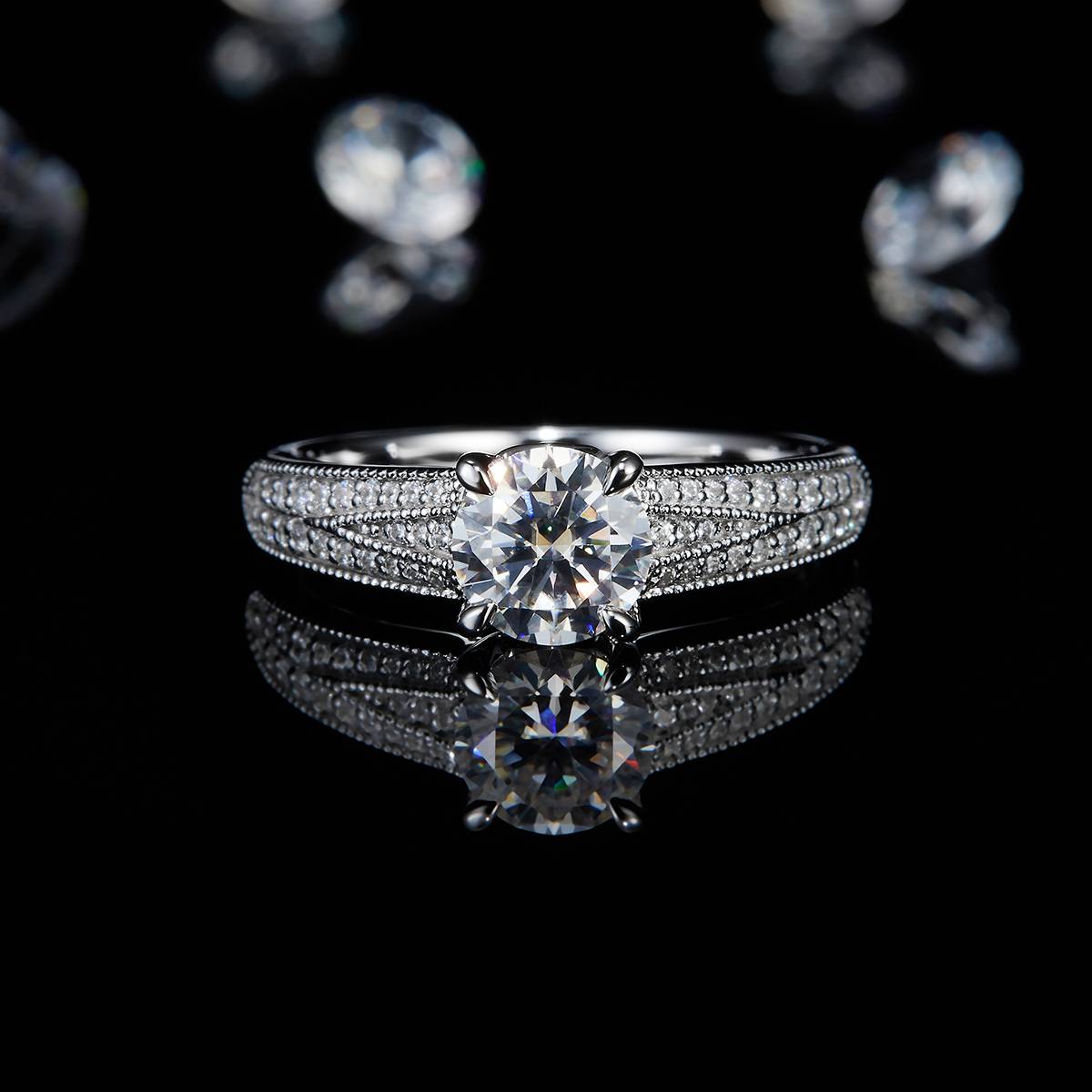 轻奢满钻四爪女戒S925银镀白金定制选款主石莫桑钻1.0ct/副石高碳钻