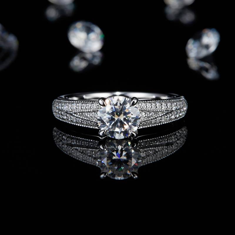 轻奢满钻四爪女戒S925银镀白金定制选款主石莫桑钻1.0ct/副石高碳钻