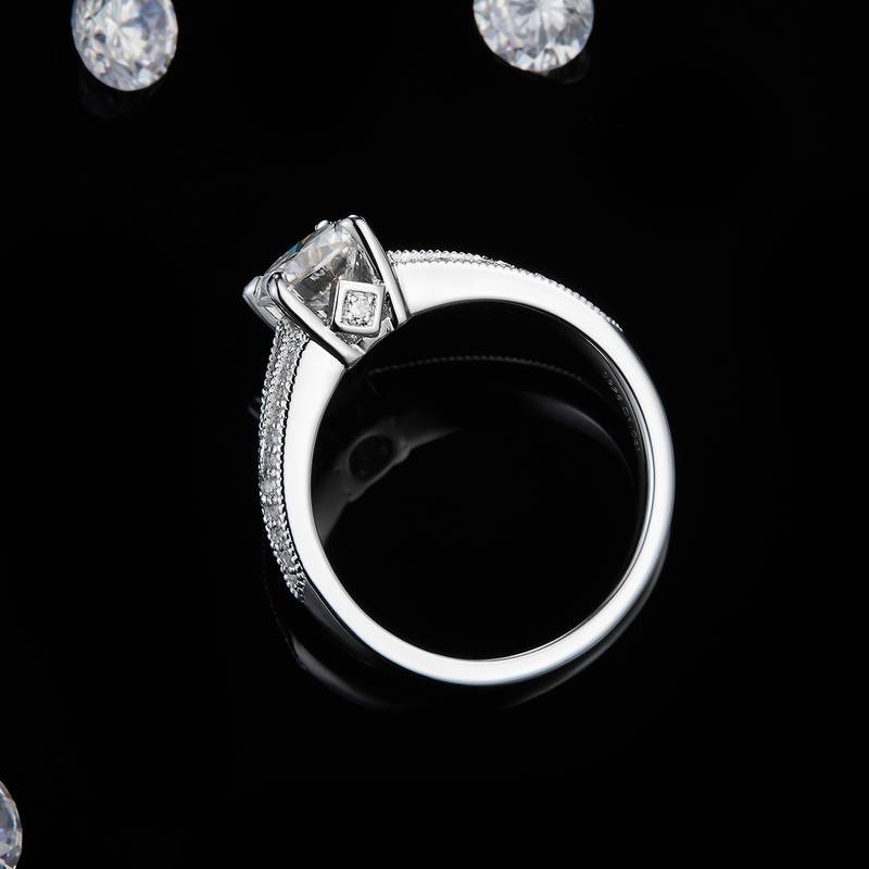 轻奢满钻四爪女戒S925银镀白金定制选款主石莫桑钻1.0ct/副石高碳钻