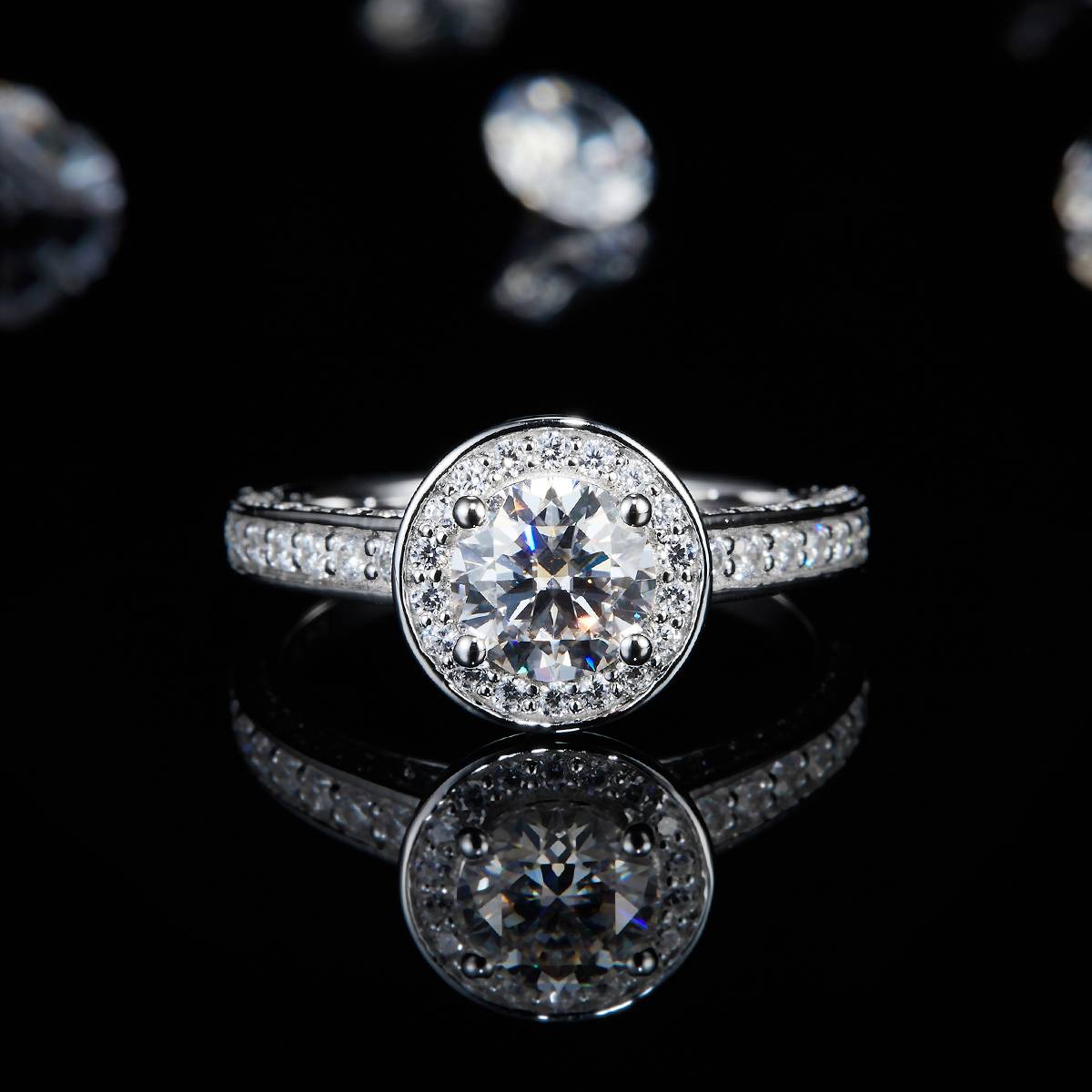 轻奢圆包女戒S925银镀白金定制选款主石莫桑钻1.0ct/副石高碳钻