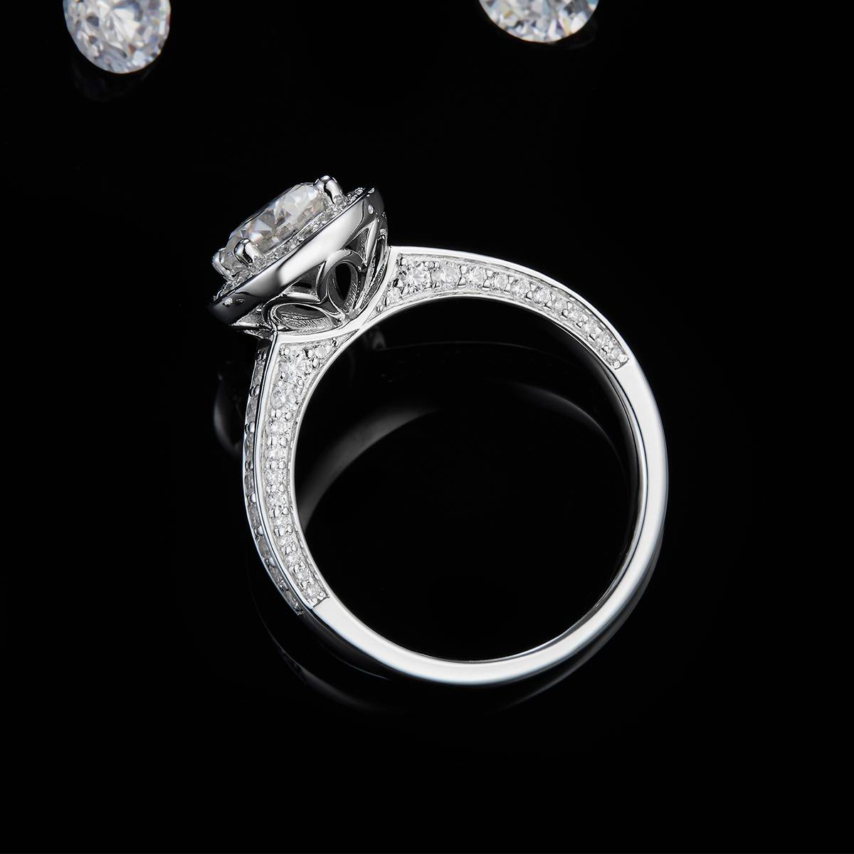 轻奢圆包女戒S925银镀白金定制选款主石莫桑钻1.0ct/副石高碳钻