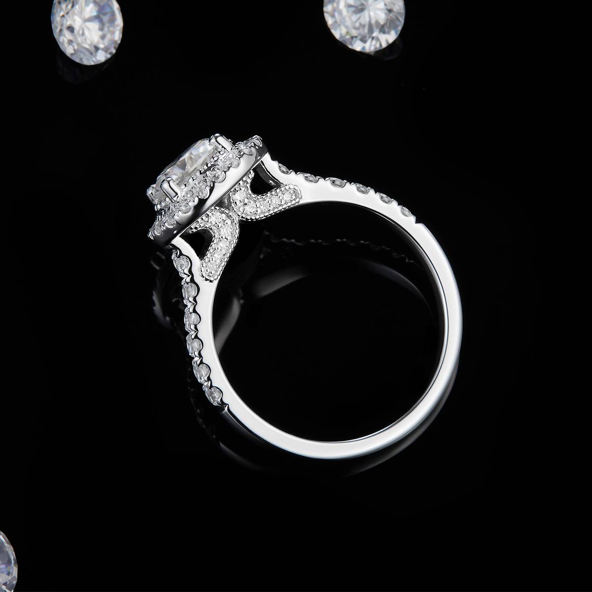轻奢圆包女戒S925银镀白金定制选款主石莫桑钻1.0ct/副石高碳钻