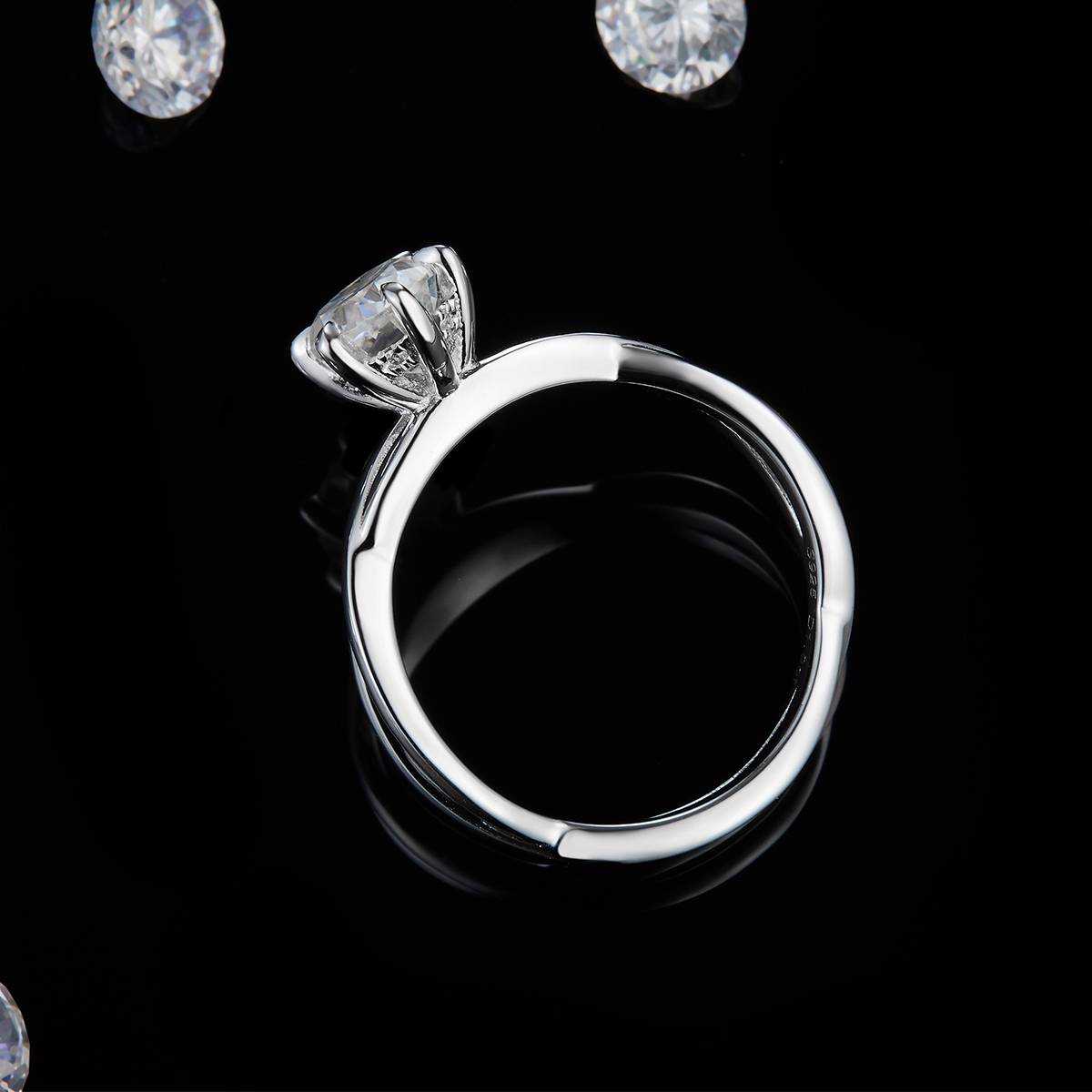 Minimalist Oval Women's Ring S925 Silver Plated Platinum Customized Selection Main Stone Moissanite 1.5ct