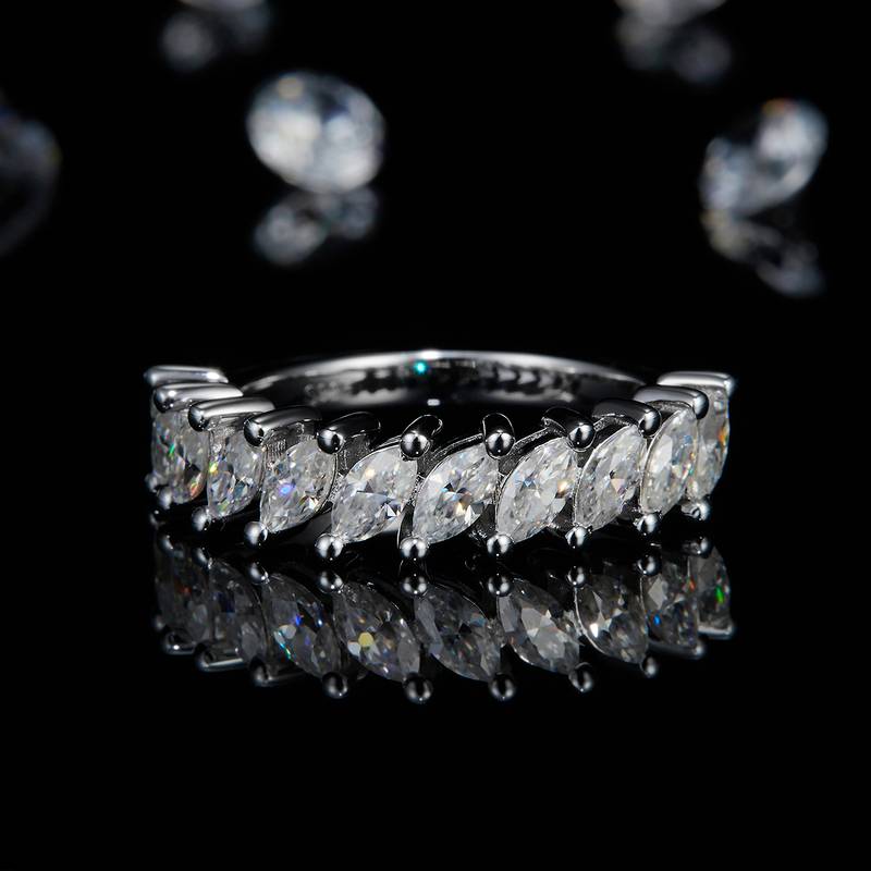 马眼排戒女戒S925银镀白金定制选款副石莫桑钻2.2ct