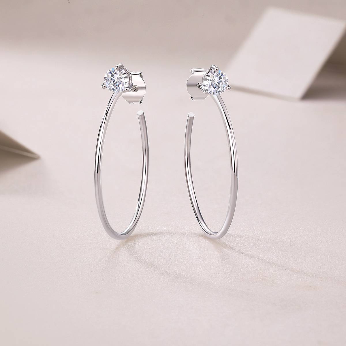 E13104款S925银镀18K白金Moissanite耳圈0.6ct
