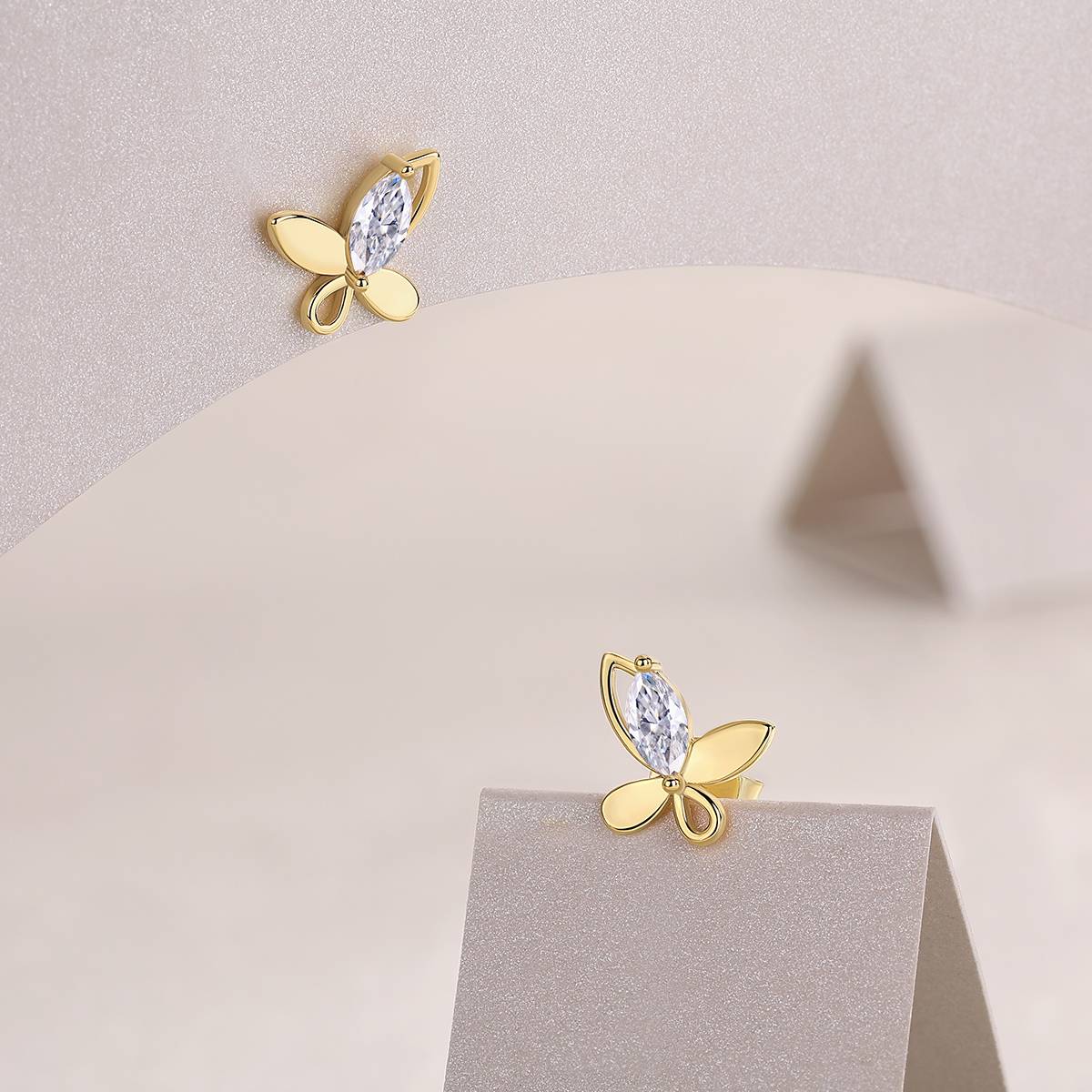 E15247款S925银镀18K黄金蝴蝶Stud Earring马眼形Moissanite0.6ct