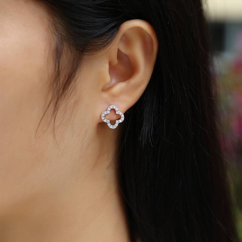 E13236款S925银镀18K白金Moissanite四叶草Stud Earring0.6ct