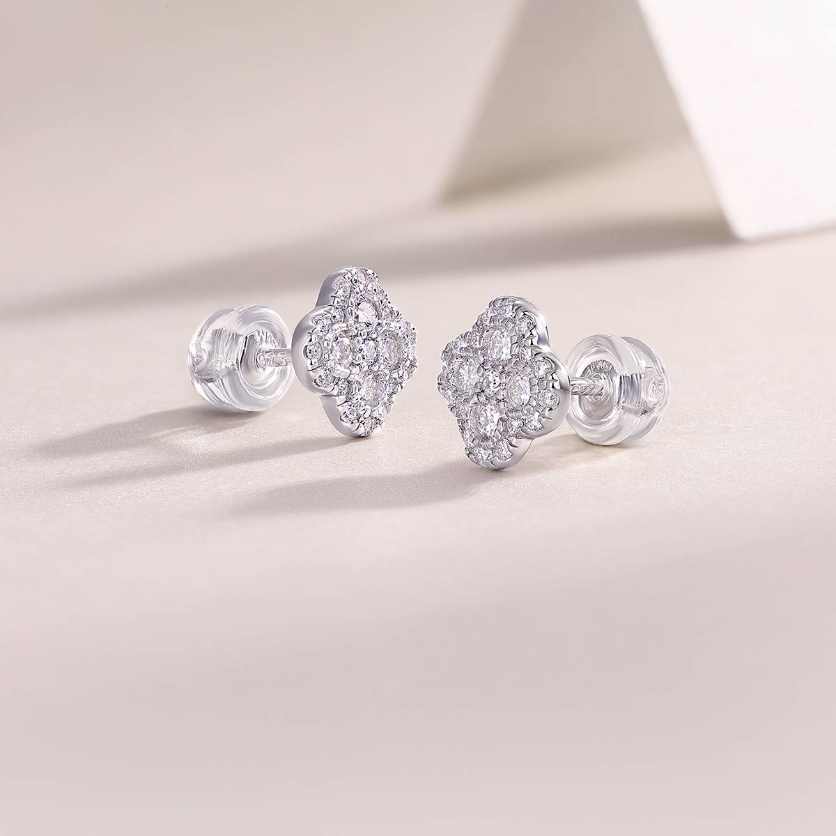 E13478款S925银镀18K白金Moissanite幸运四叶草Stud Earring0.46ct