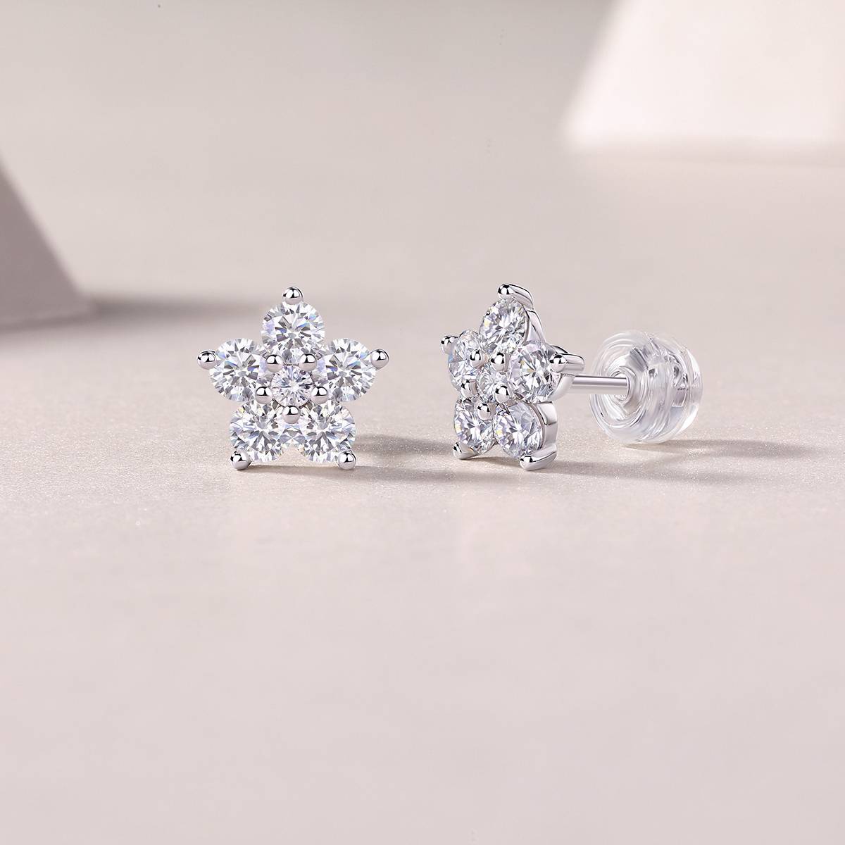 E13602款S925银镀18K白金花瓣Stud EarringMoissanite1.06ct