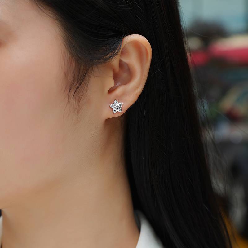E13602款S925银镀18K白金花瓣Stud EarringMoissanite1.06ct