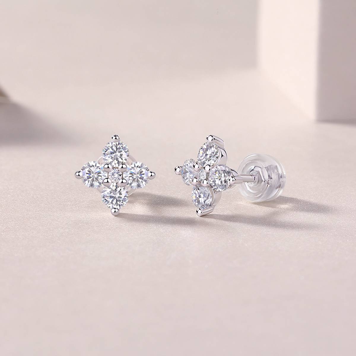E13598款S925银镀18K白金Stud EarringMoissanite0.85ct