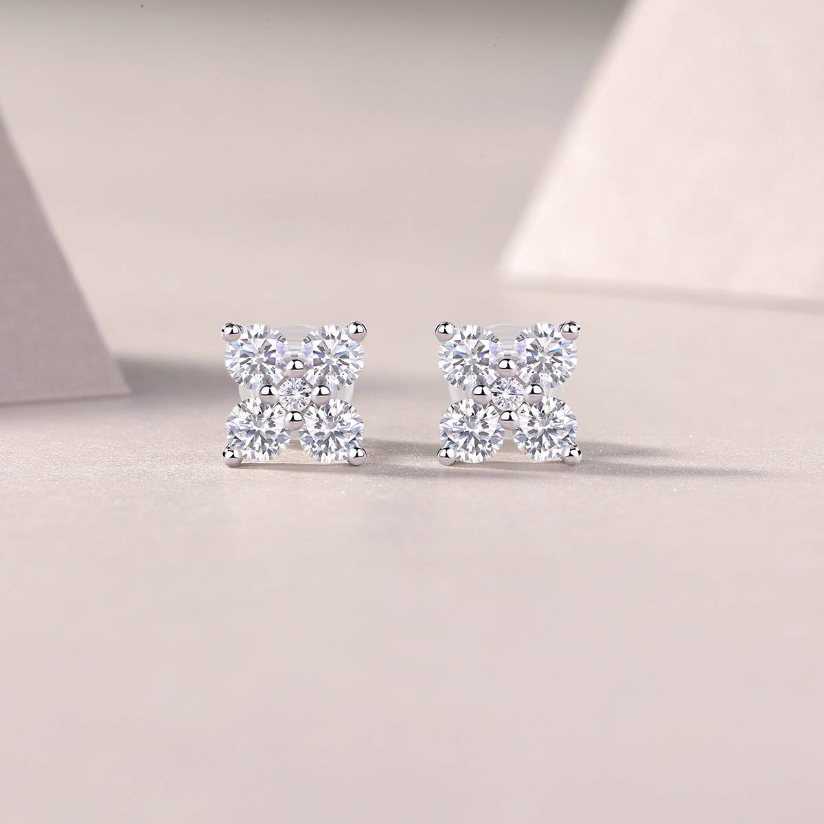 E13598款S925银镀18K白金Stud EarringMoissanite0.85ct