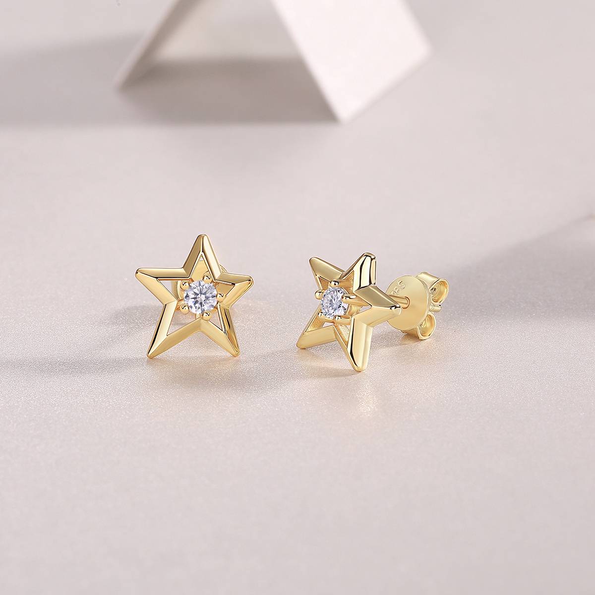 E14903款S925银镀18K黄金星星耳钉莫桑钻0.2CT