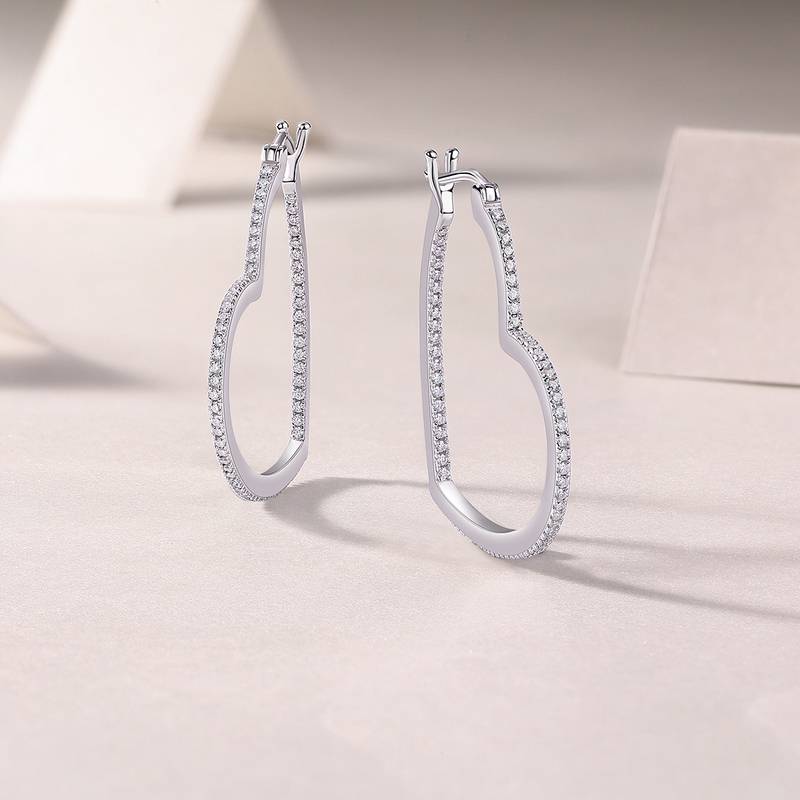 E13702款S925银镀18K白金心形耳圈莫桑钻0.72CT