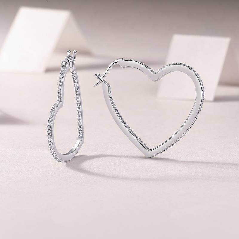 E13702款S925银镀18K白金心形耳圈莫桑钻0.72CT