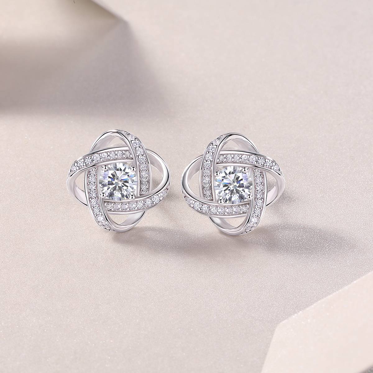 E13568款S925银镀18K白金莫桑钻耳钉0.5ct*2