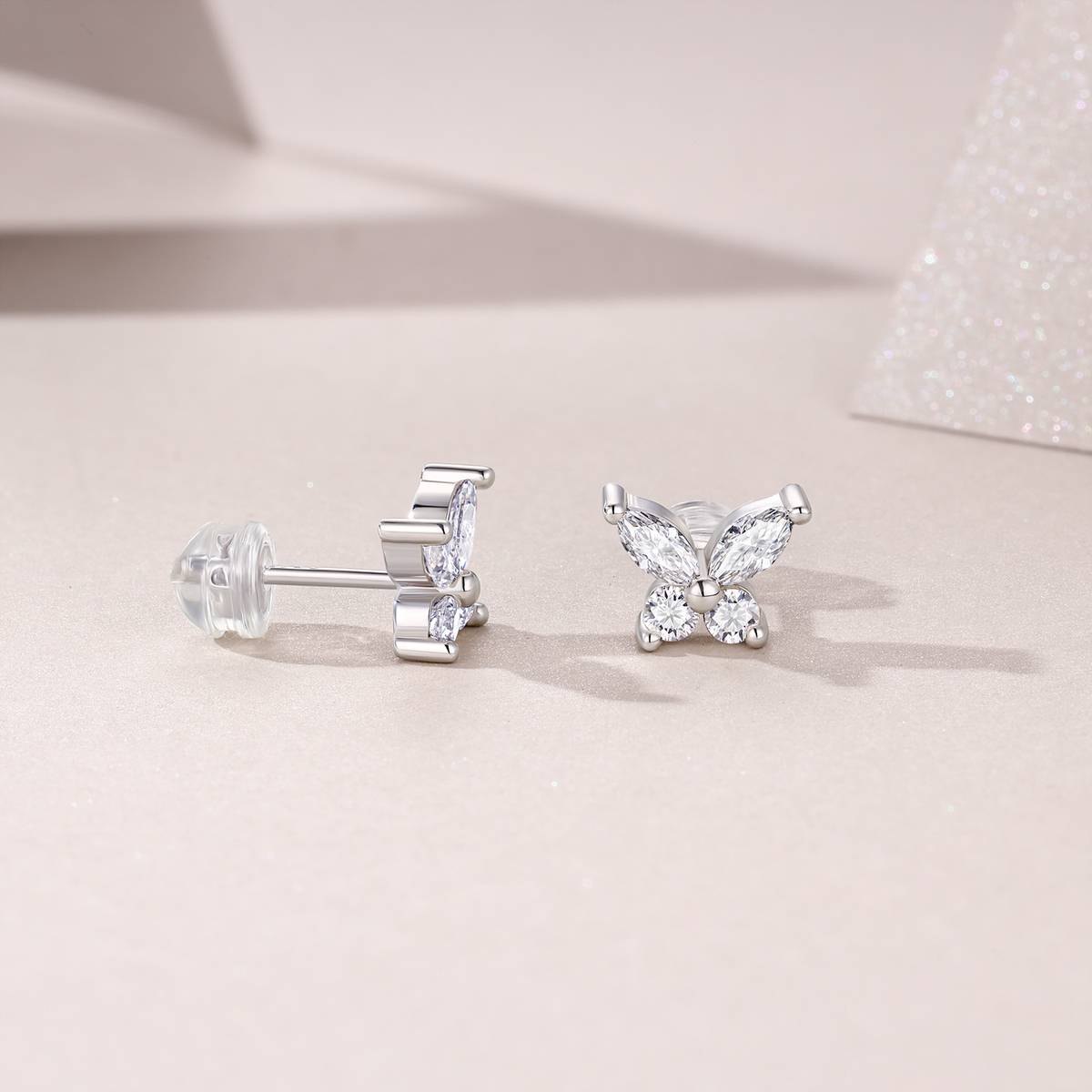 E13855款S925银镀18K白金Moissanite蝴蝶Stud Earring0.73ct