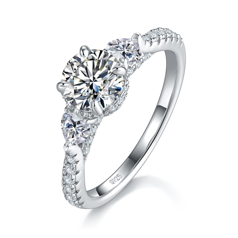 三石款四爪圆钻女戒S925银镀白金定制选款主石莫桑钻1.0ct/副石高碳钻