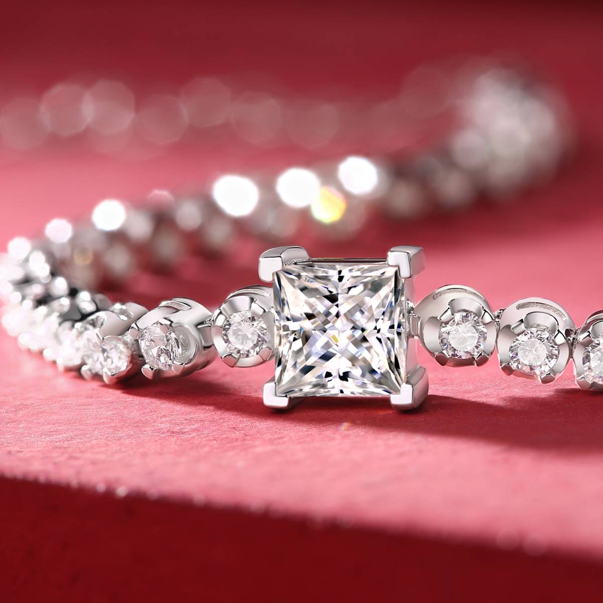 L13339款S925银镀18K白金莫桑钻手链公主方1.0CT