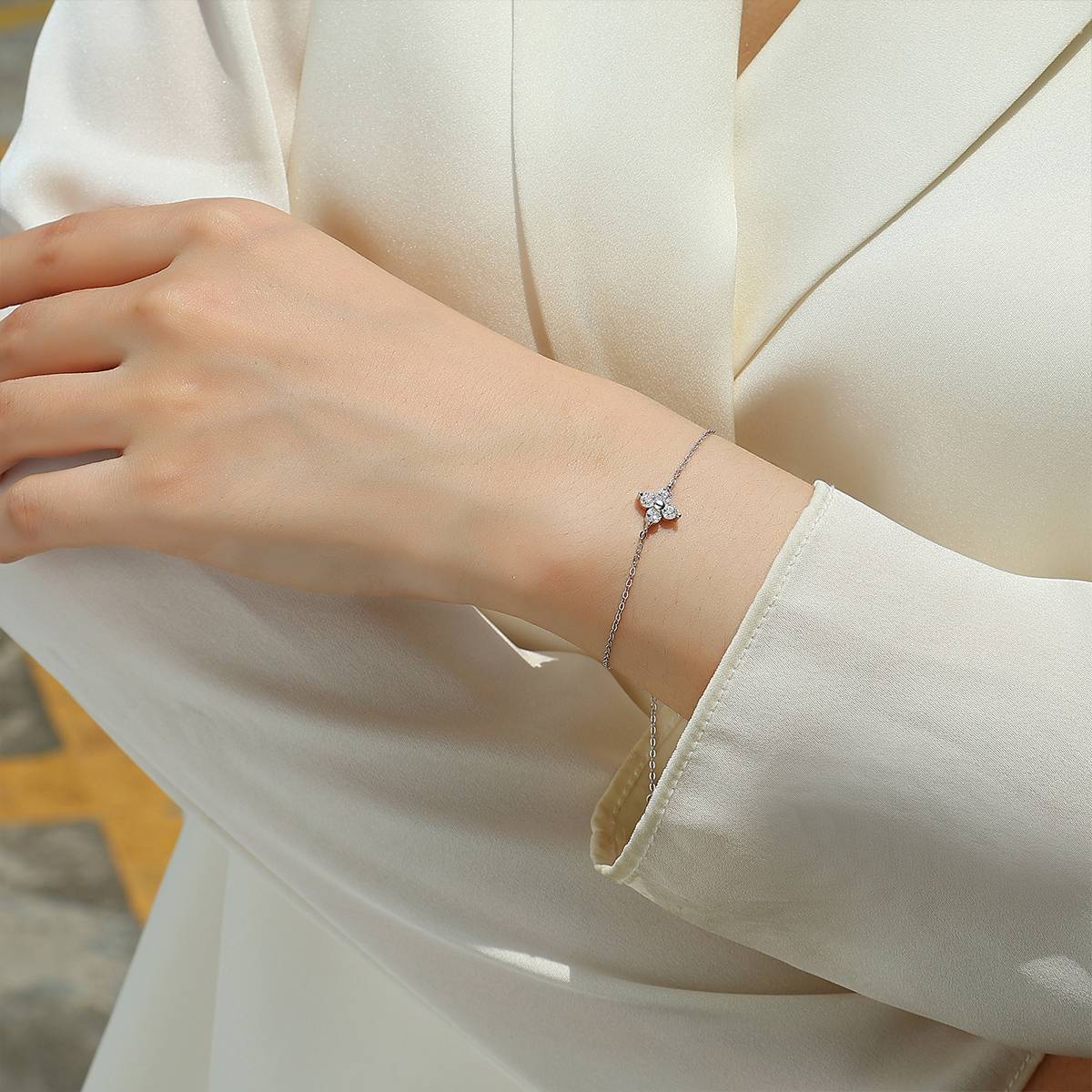 N13860款S925银镀18K白金四叶草MoissaniteBracelet0.4ct