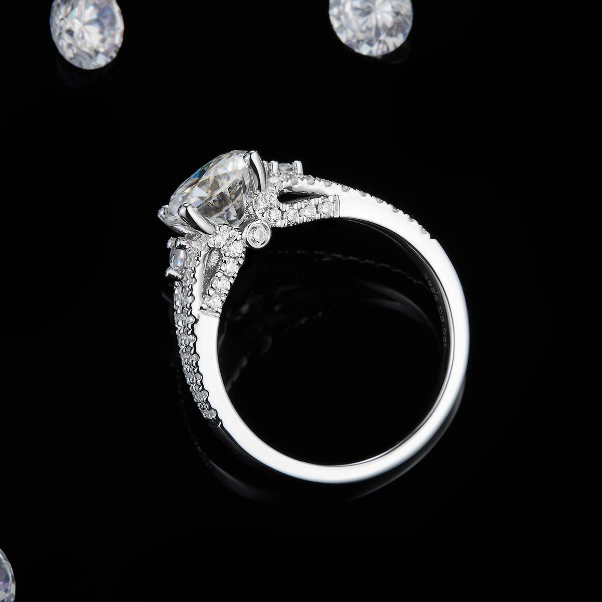 Light Luxury Full Diamond Y-Arm Three Stone Women's Ring S925 Silver Plated Platinum Customized Selection Main Stone Moissanite 2.0ct/Side Stone Cubic Zirconia