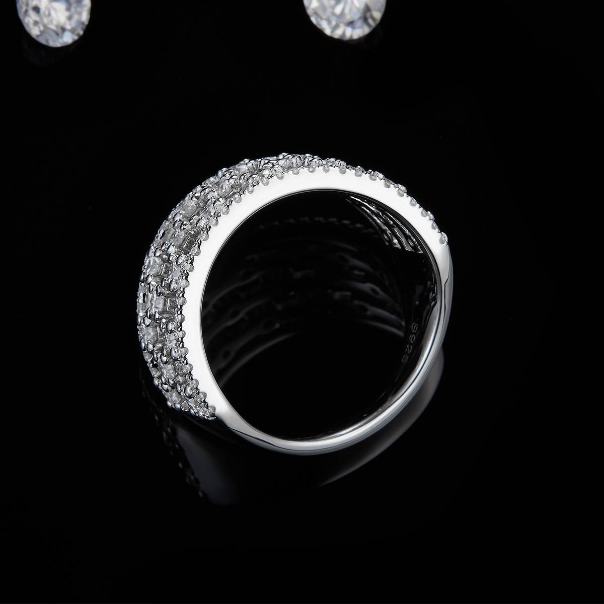 轻奢高级满天星镂空女戒S925银镀白金定制选款副石莫桑钻1.22ct
