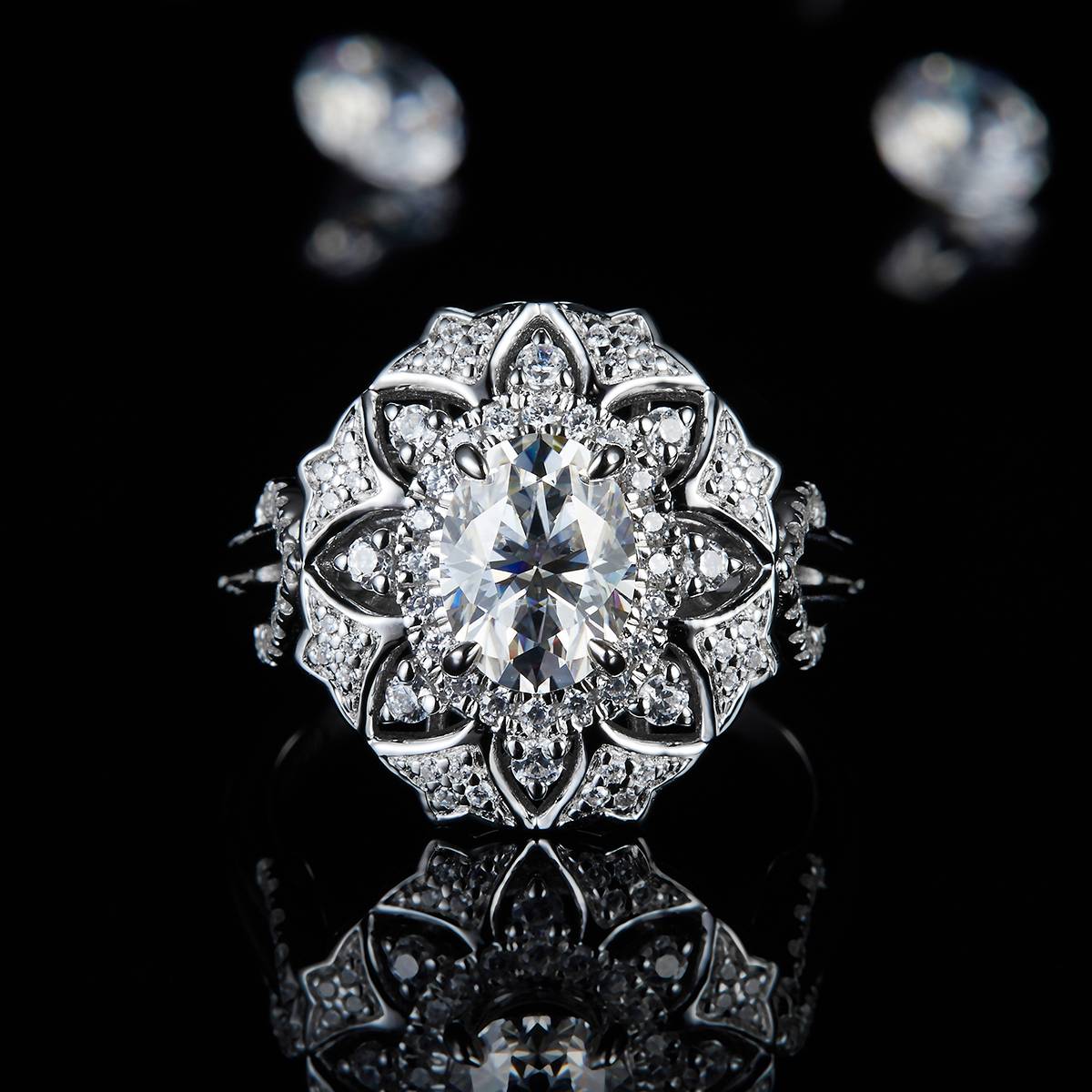 Deluxe Women's Ring S925 with Silver Plated Platinum Customized Selection Main Stone Moissanite 1.5ct/Side Stone Cubic Zirconia