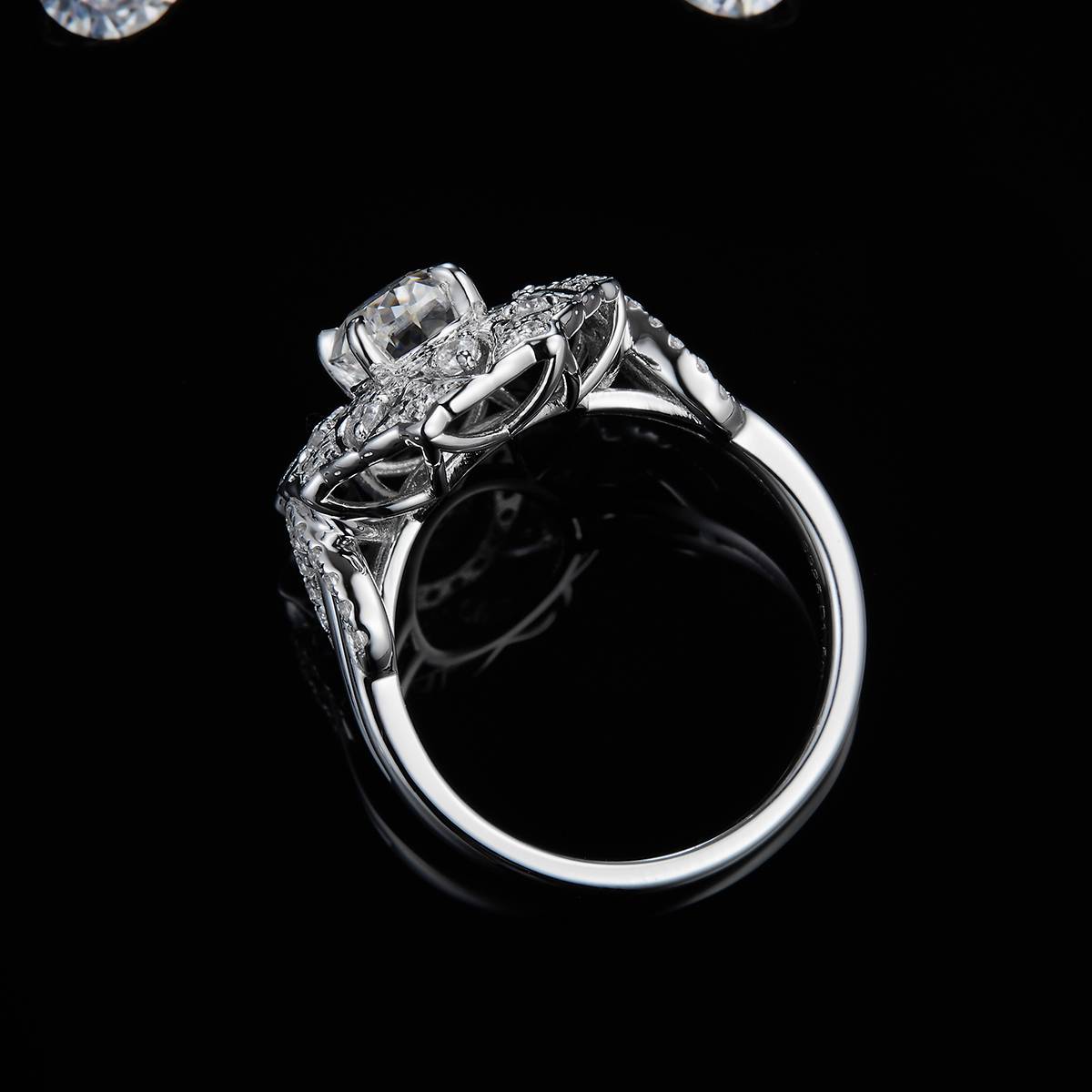Deluxe Women's Ring S925 with Silver Plated Platinum Customized Selection Main Stone Moissanite 1.5ct/Side Stone Cubic Zirconia