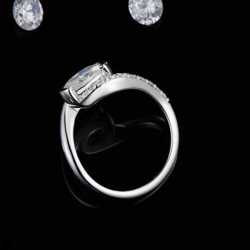 扭臂微镶蛋形Women's RingS925银镀白金定制选款主石Moissanite1.5ct/副石高碳钻