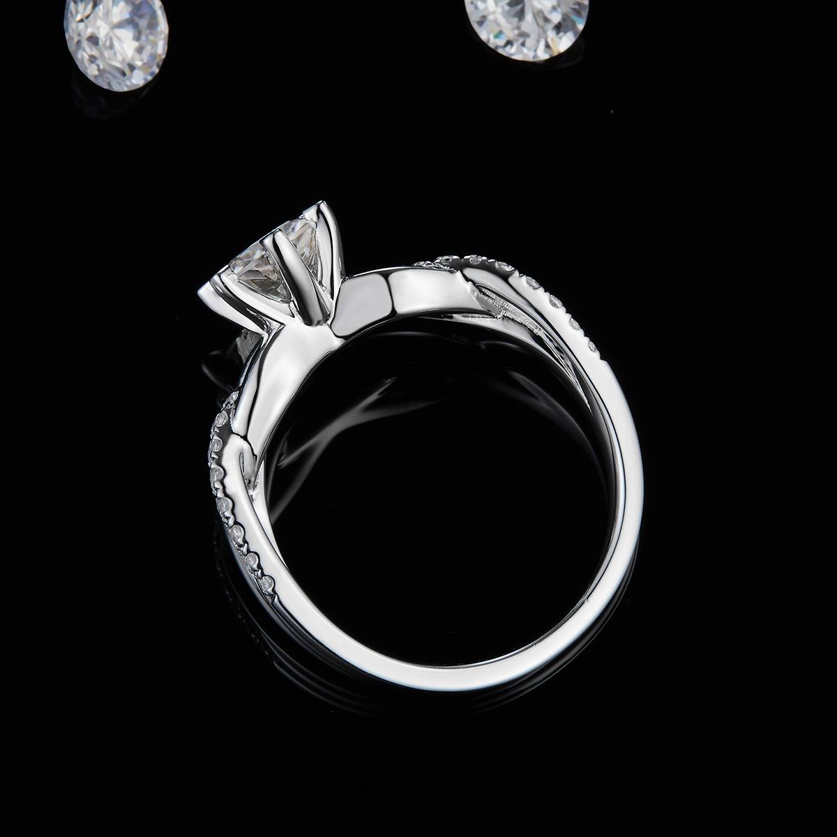 Twisted arm cross high-end women's ring S925 silver plated platinum customized selection main stone Moissanite 1.0ct/Side Stone Cubic Zirconia