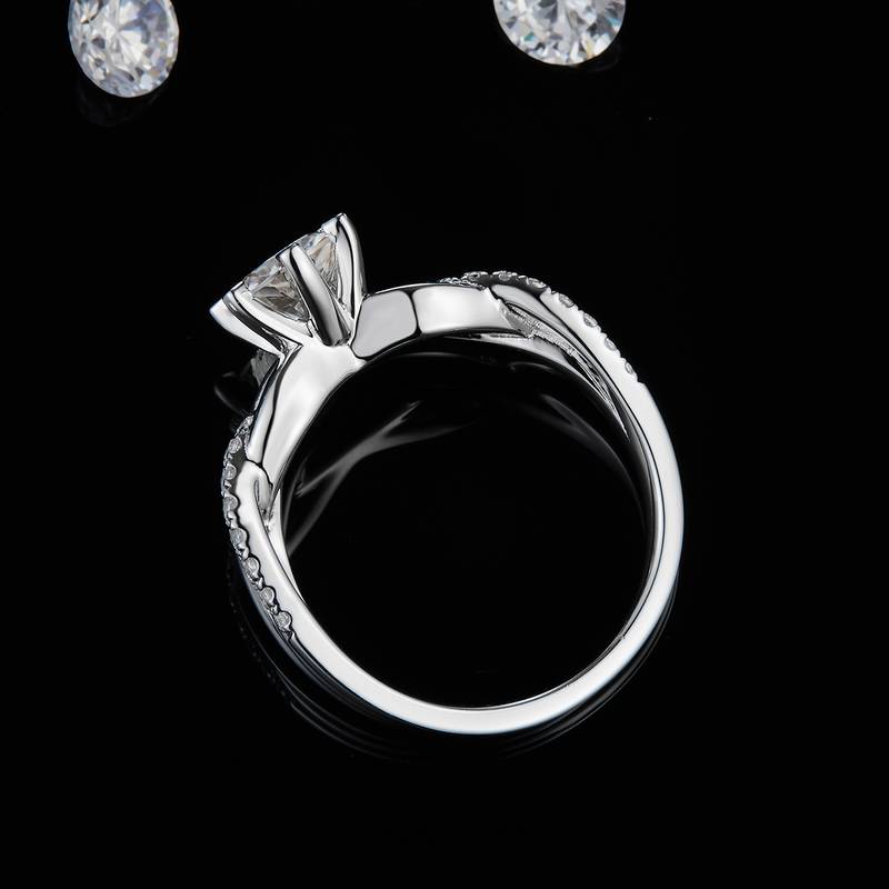 扭臂交叉高端女戒S925银镀白金定制选款主石莫桑钻1.0ct/副石高碳钻