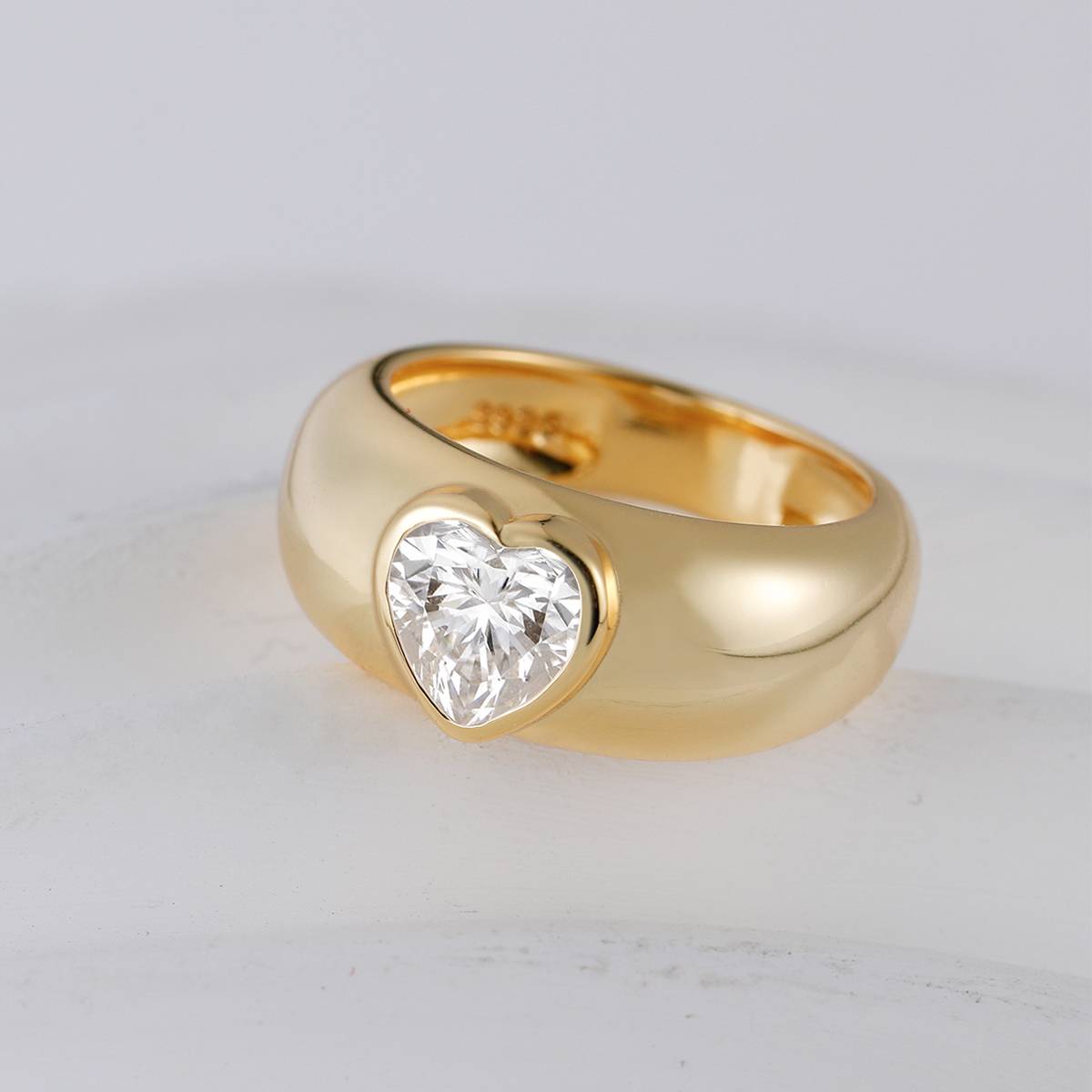 MR0092款S925银镀18K黄金包镶心形莫桑钻款女戒7.0mm/1.2CT