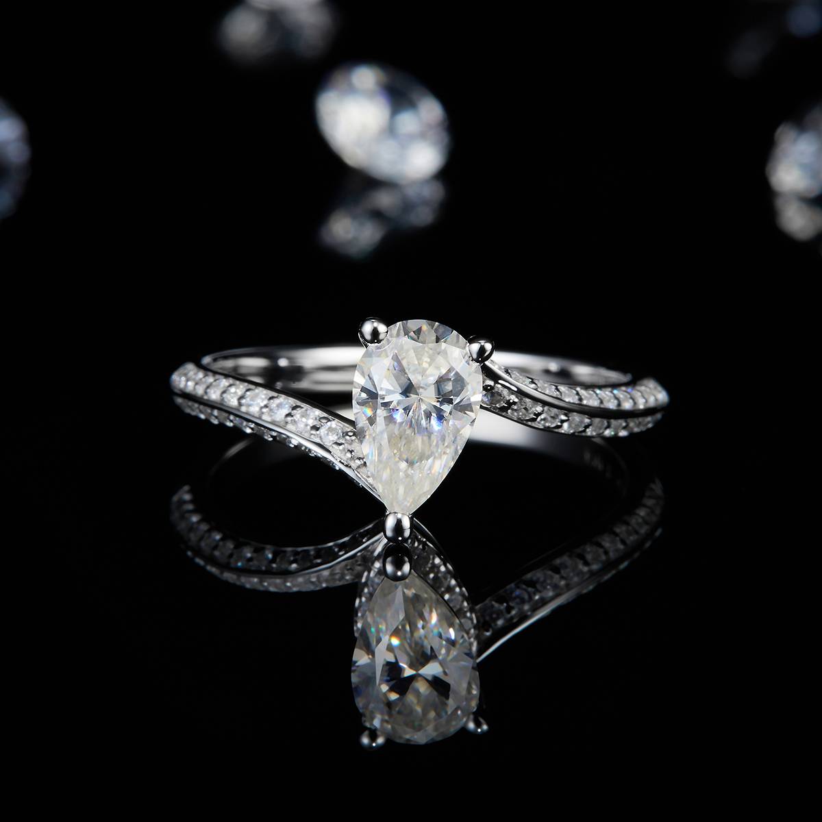 扭臂水滴钻女戒S925银镀白金定制选款主石莫桑钻1.0ct/副石高碳钻