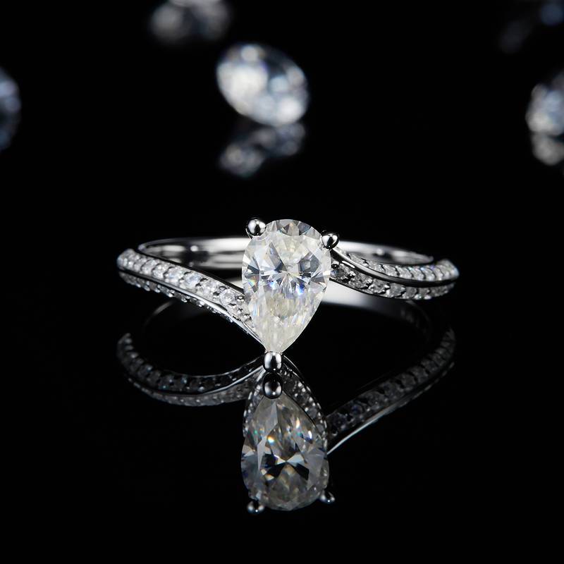扭臂水滴钻女戒S925银镀白金定制选款主石莫桑钻1.0ct/副石高碳钻