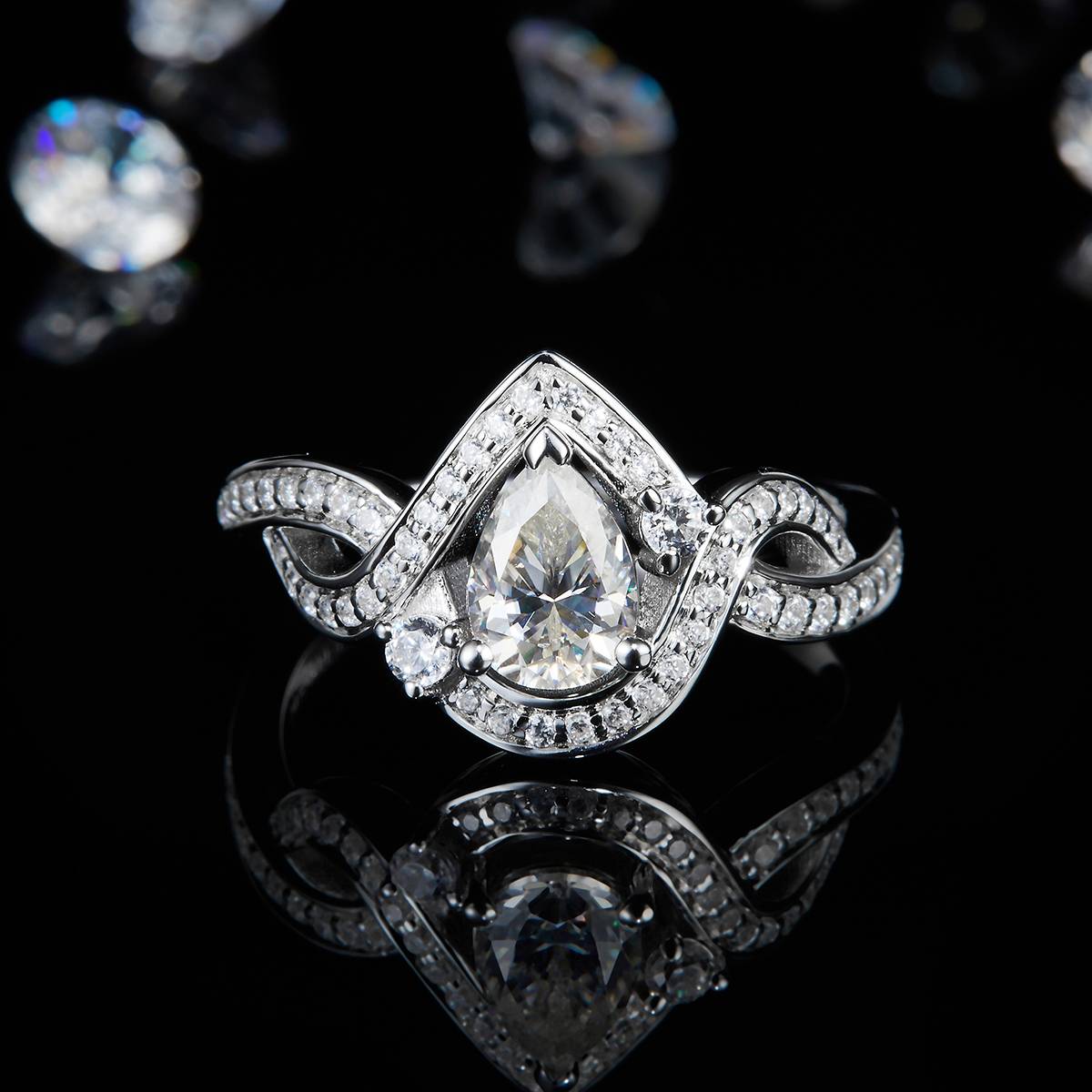 扭臂包镶水滴钻女戒S925银镀白金定制选款主石莫桑钻0.8ct/副石高碳钻