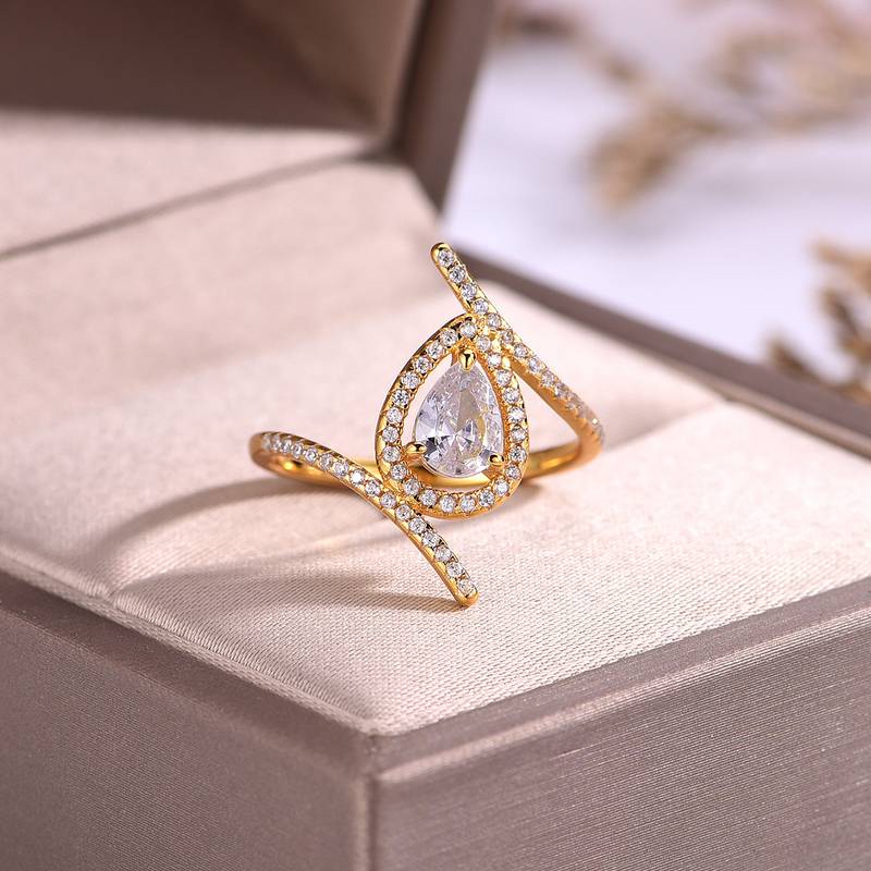 MR0133款S925银镀18K黄金水滴形莫桑钻女戒主石7*5mm/0.8CT