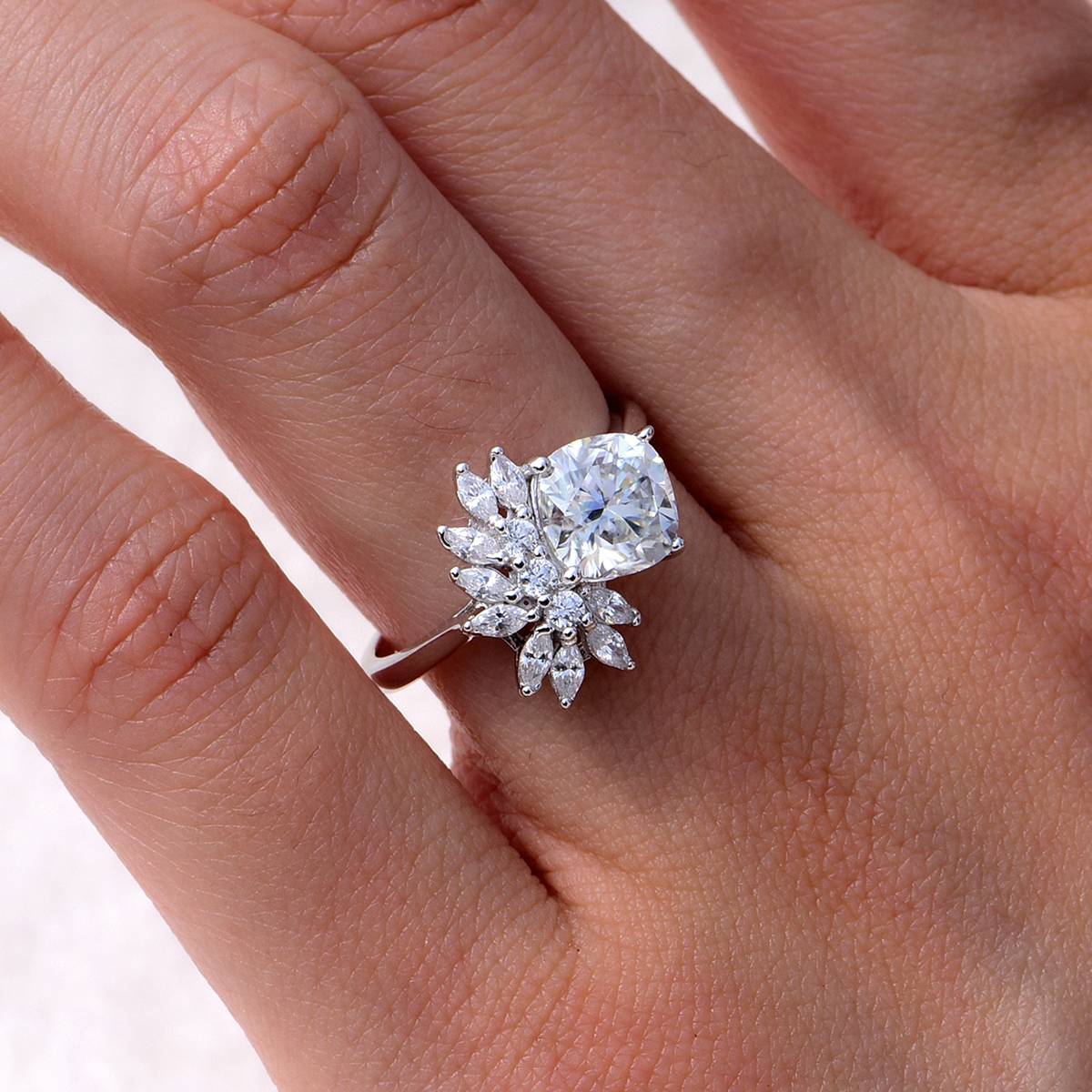 MR0136款S925银镀18K白金枕形MoissaniteWomen's Ring主石7*7mmmm/2.0ct