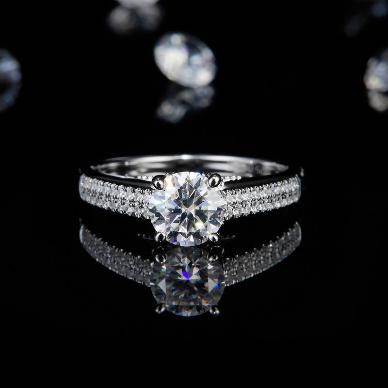 Affordable Luxury满钻四爪圆钻Women's RingS925银镀白金定制选款主石Moissanite1.0ct/副石高碳钻