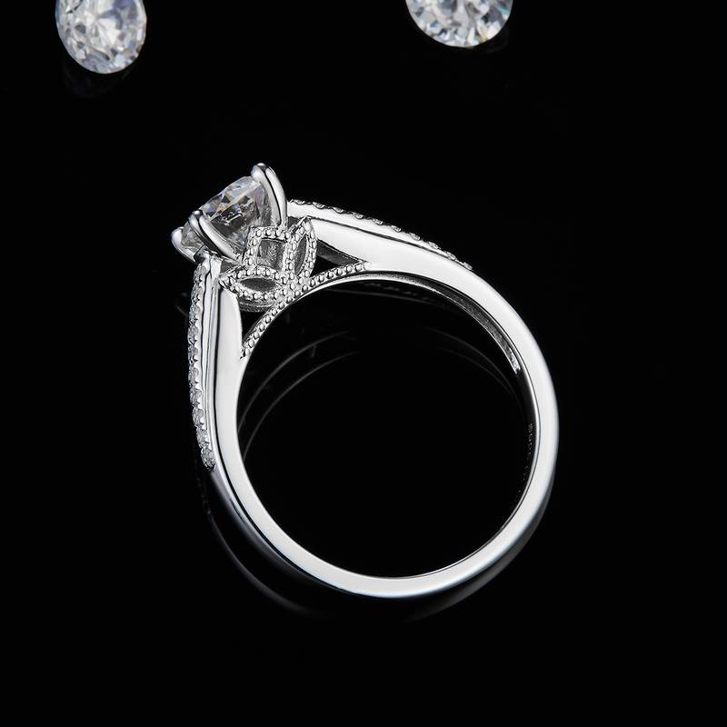 Affordable Luxury满钻四爪圆钻Women's RingS925银镀白金定制选款主石Moissanite1.0ct/副石高碳钻