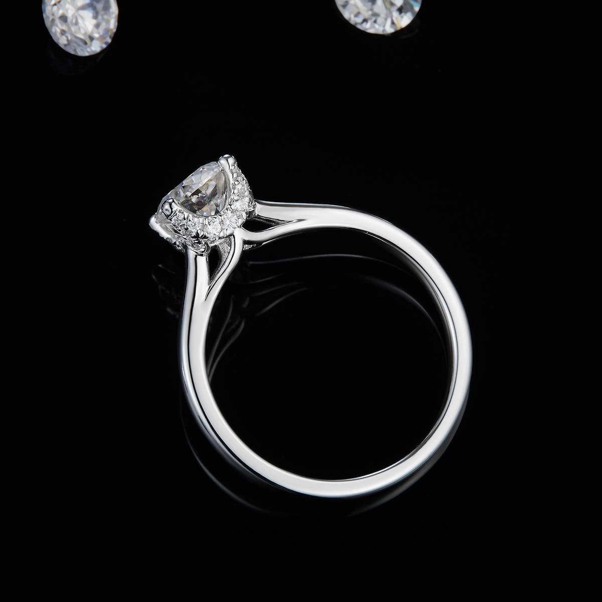 光臂四爪女戒S925银镀白金定制选款主石莫桑钻1.0ct/副石高碳钻