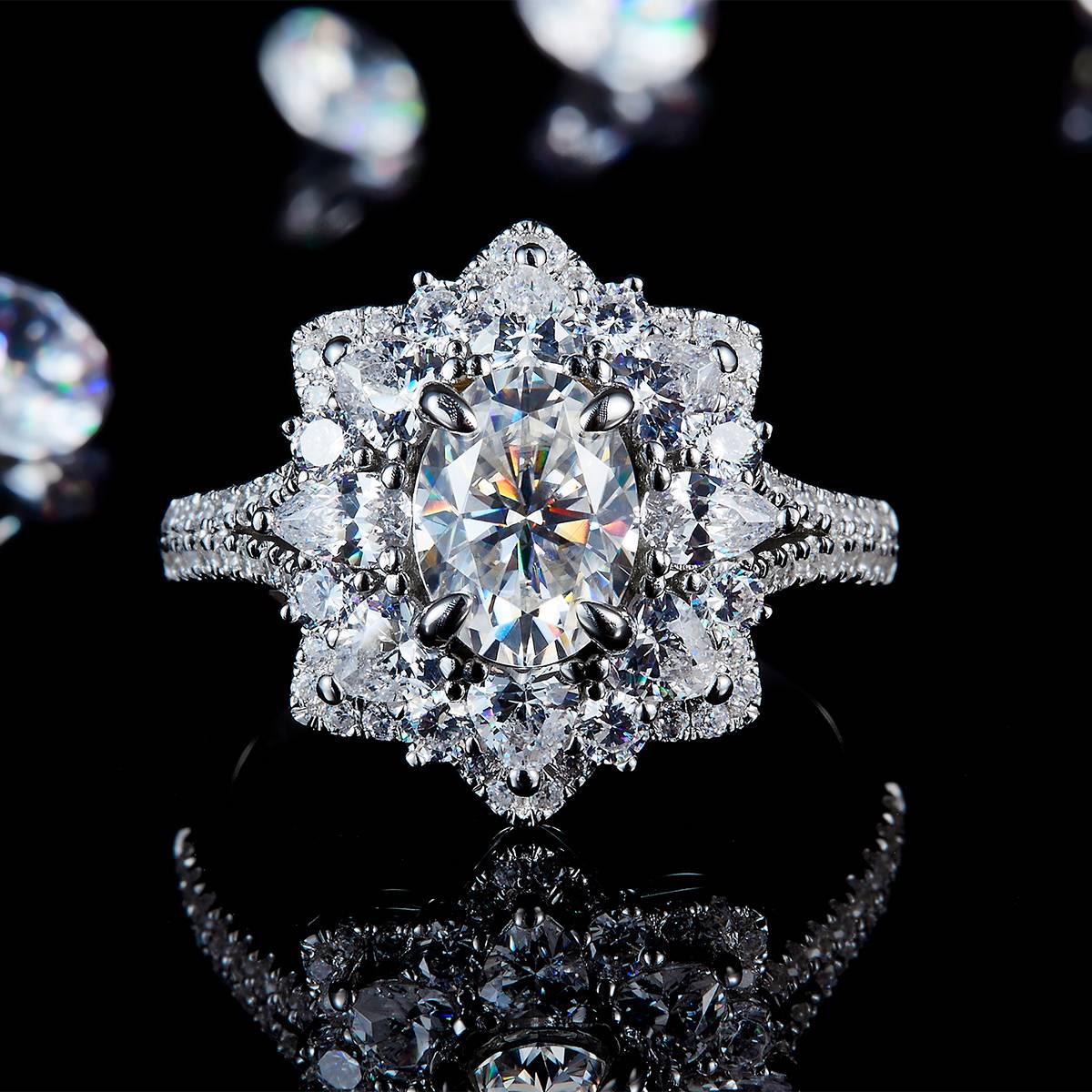 群镶大花朵蛋形女戒S925银镀白金定制选款主石莫桑钻1.5ct/副石高碳钻
